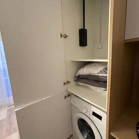 Apartment Avec Terrasse Proche Metro 11, Dans Calme, Equipe Bagnolet