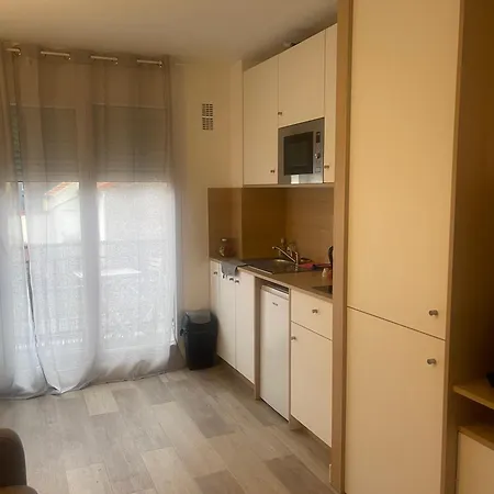 Apartamento Avec Terrasse Proche Métro 11, Dans Résidence Calme, équipé