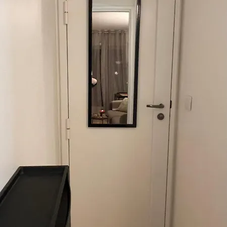 Apartment Avec Terrasse Proche Metro 11, Dans Calme, Equipe